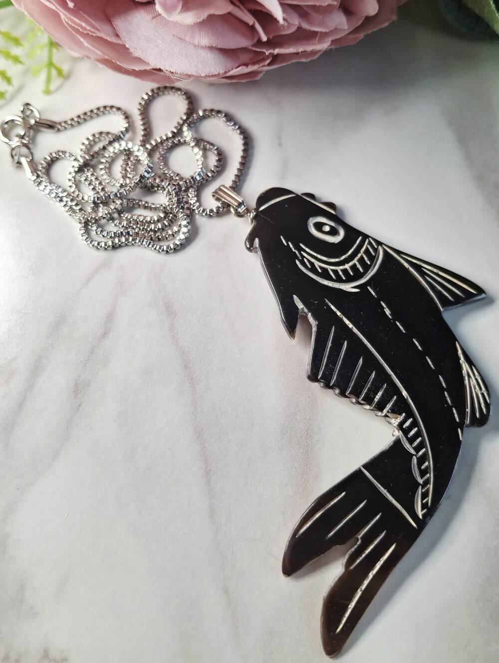 ✨️🐟Vintage 80s Engraved Fish Necklace